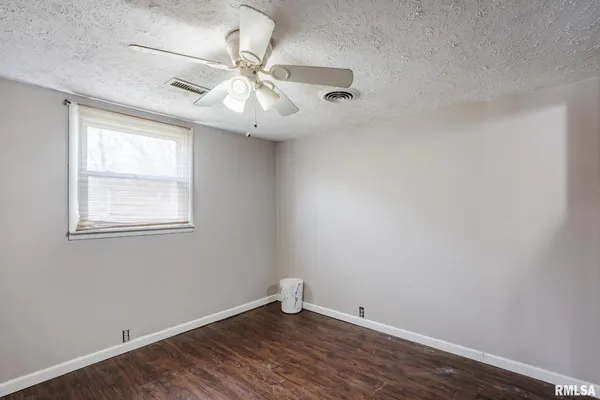 $199,900 | 500 Kramer Street, Carterville, IL 62918