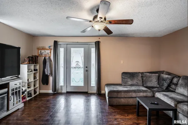 $199,900 | 500 Kramer Street, Carterville, IL 62918