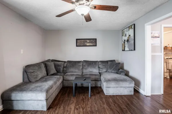 $199,900 | 500 Kramer Street, Carterville, IL 62918