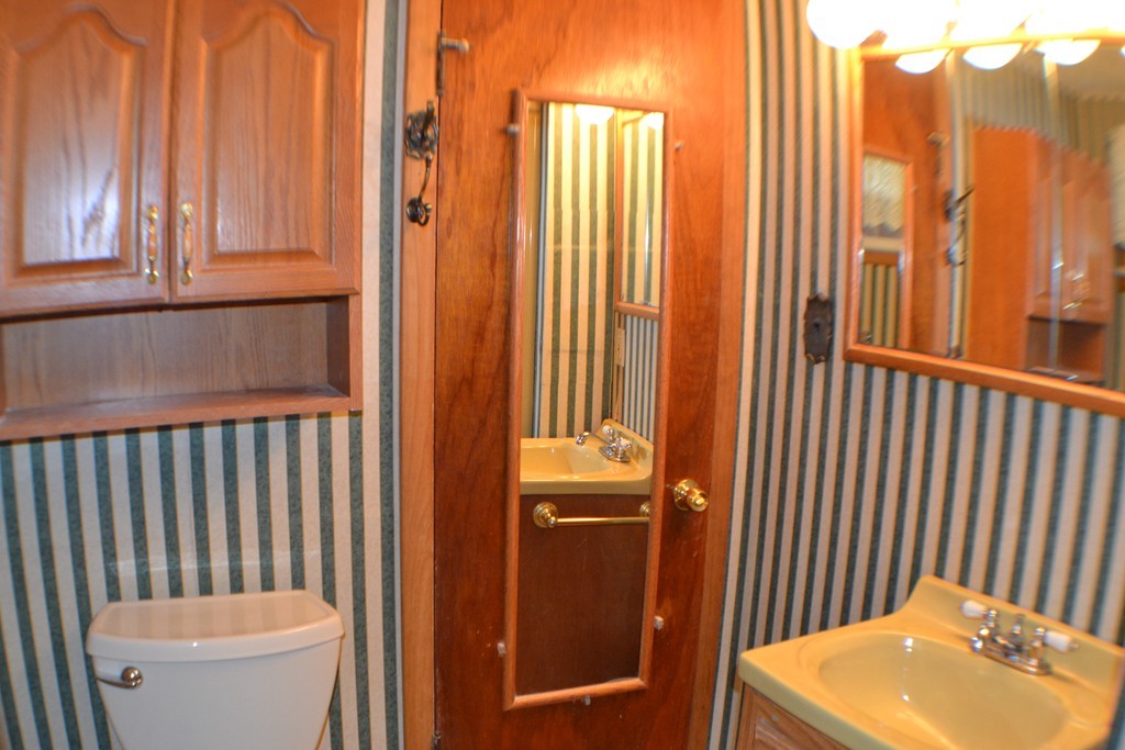 38 River Road Somerset, MA 02725 - Photo 5 of 24 Gallery Image 5