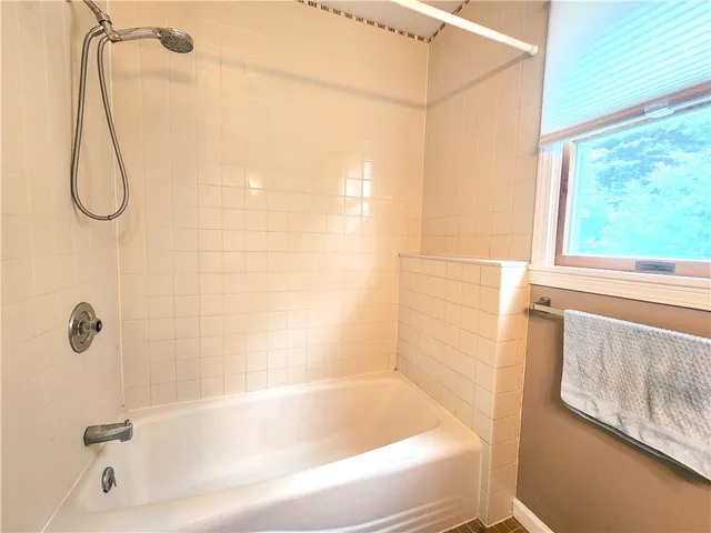 $2,400 | 9 Wisteria Lane, Irondequoit, NY 14617