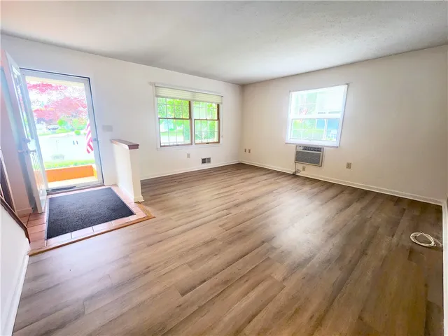 $2,400 | 9 Wisteria Lane, Irondequoit, NY 14617