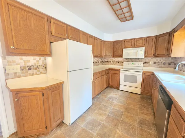 $2,400 | 9 Wisteria Lane, Irondequoit, NY 14617