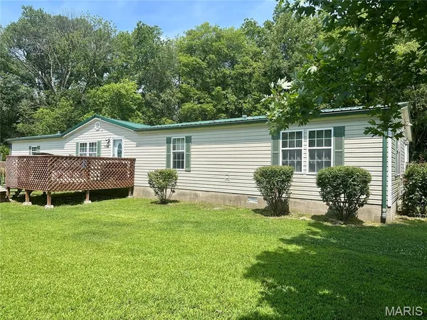 $365,000 | 9345 Schaller Road, Lenzburg, IL 62255