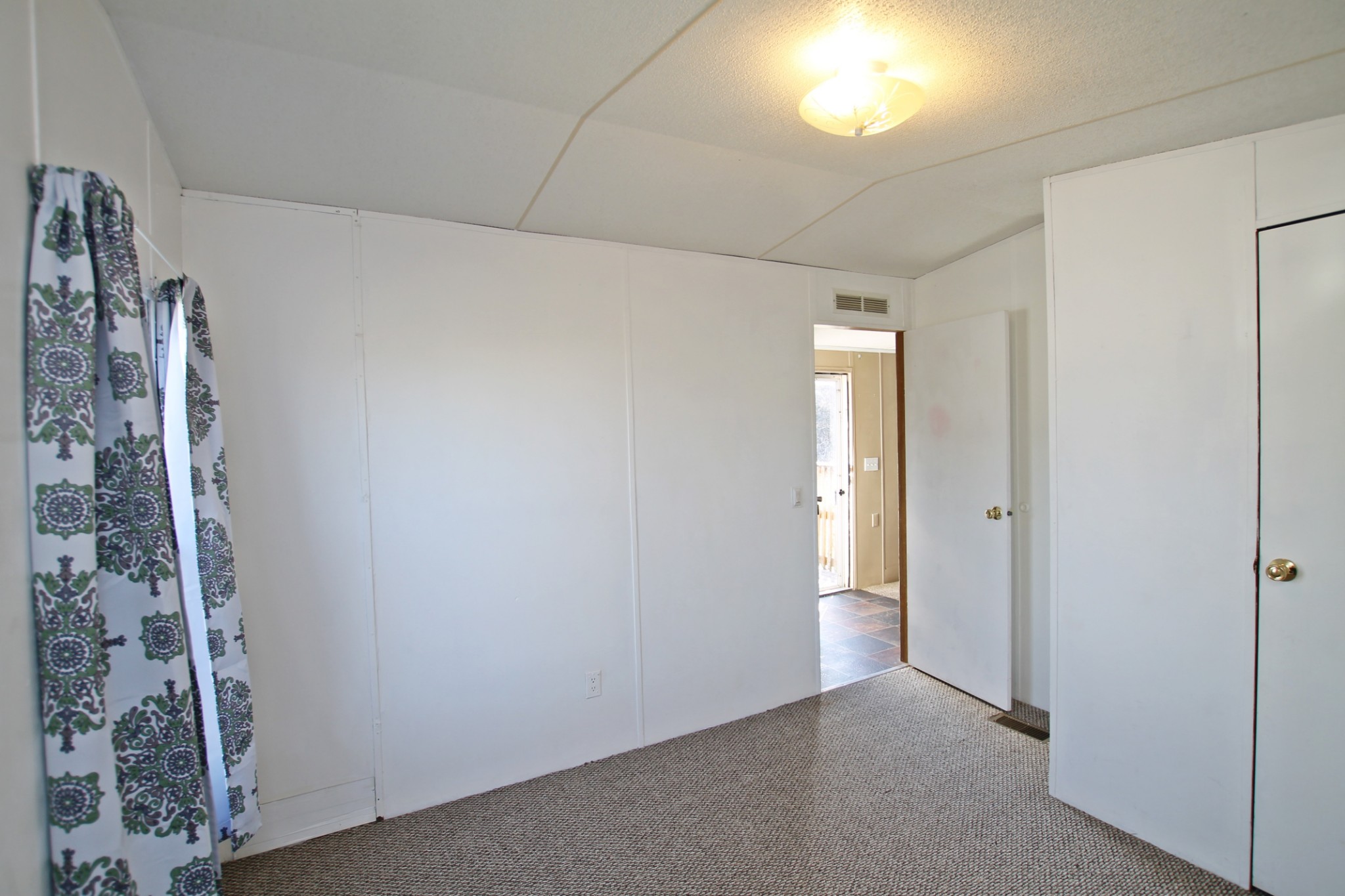 5652 Hopewell Road Springfield, TN 37172 - Photo 20 of 37 a view of a hallway with windows