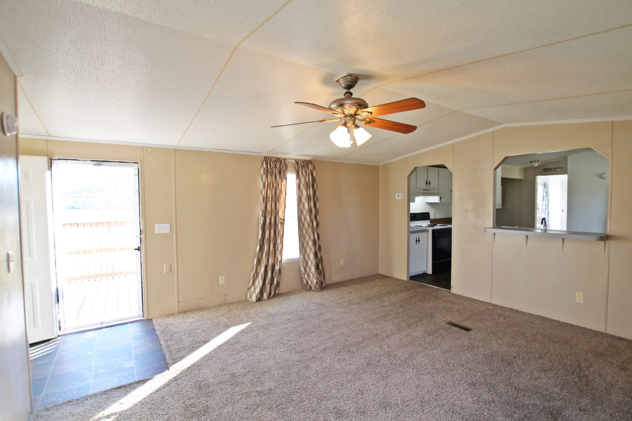 5652 Hopewell Road Springfield, TN 37172 - Photo 3 of 37 an empty room with closet and windows