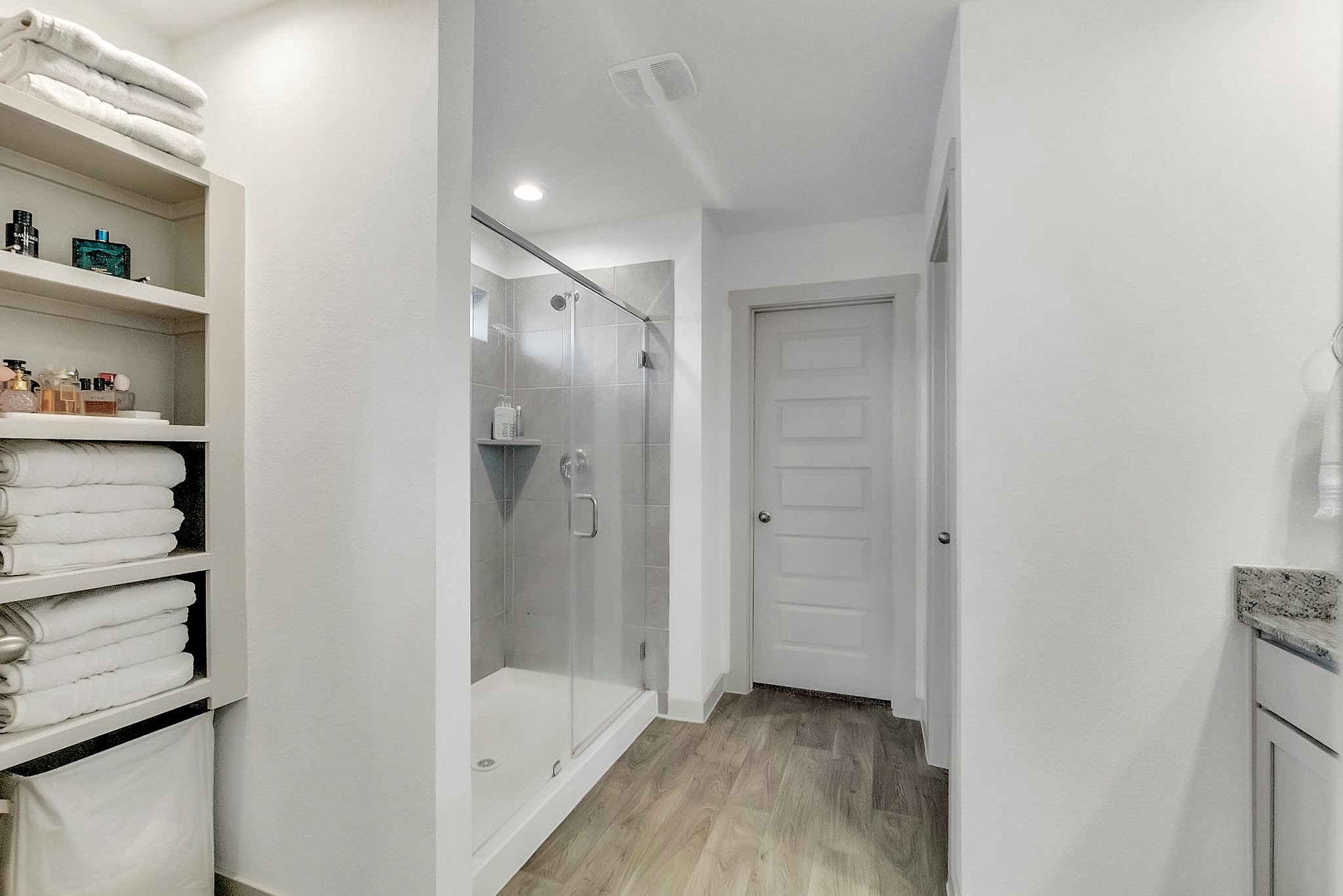 10647 Cascade Crk Drive Rosharon, TX 77583 - Photo 13 of 27 a bathroom with a bathtub and a shower