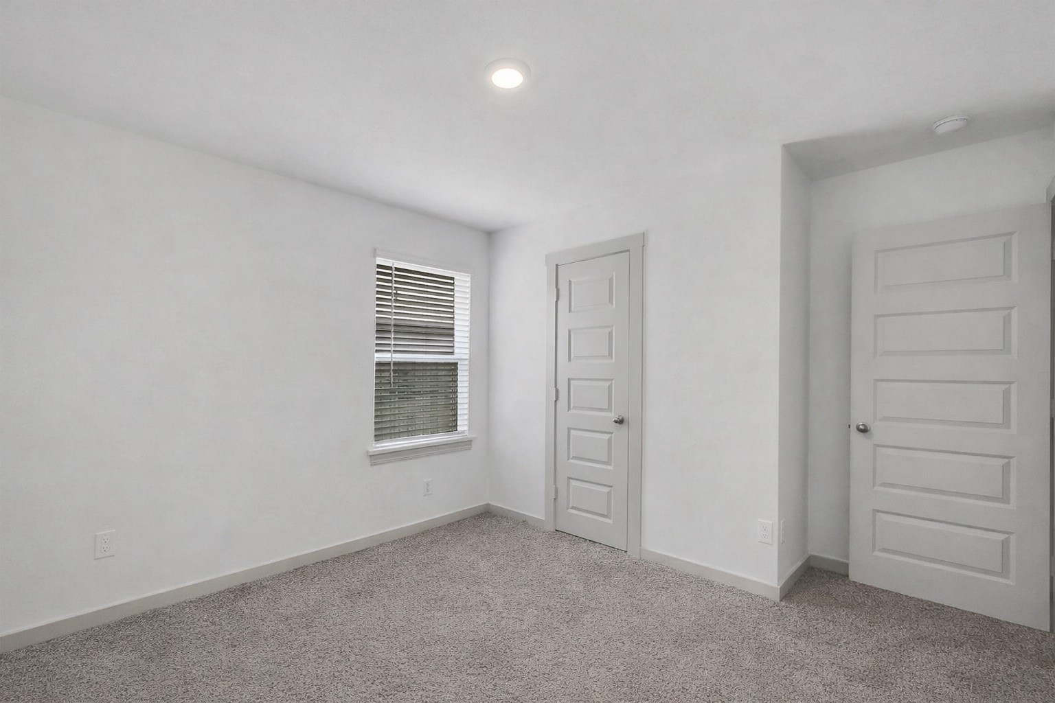10647 Cascade Crk Drive Rosharon, TX 77583 - Photo 19 of 29 Bedroom 3 located in the center of the home, lwindows, crisp white walls, and a great closet for daily use