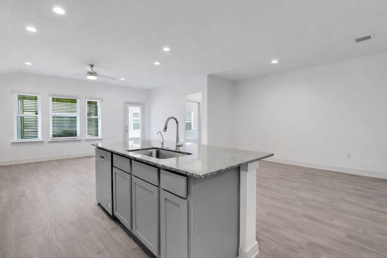 10647 Cascade Crk Drive Rosharon, TX 77583 - Photo 4 of 29 Hardly lived in is rare at this price point, bright and airy like new