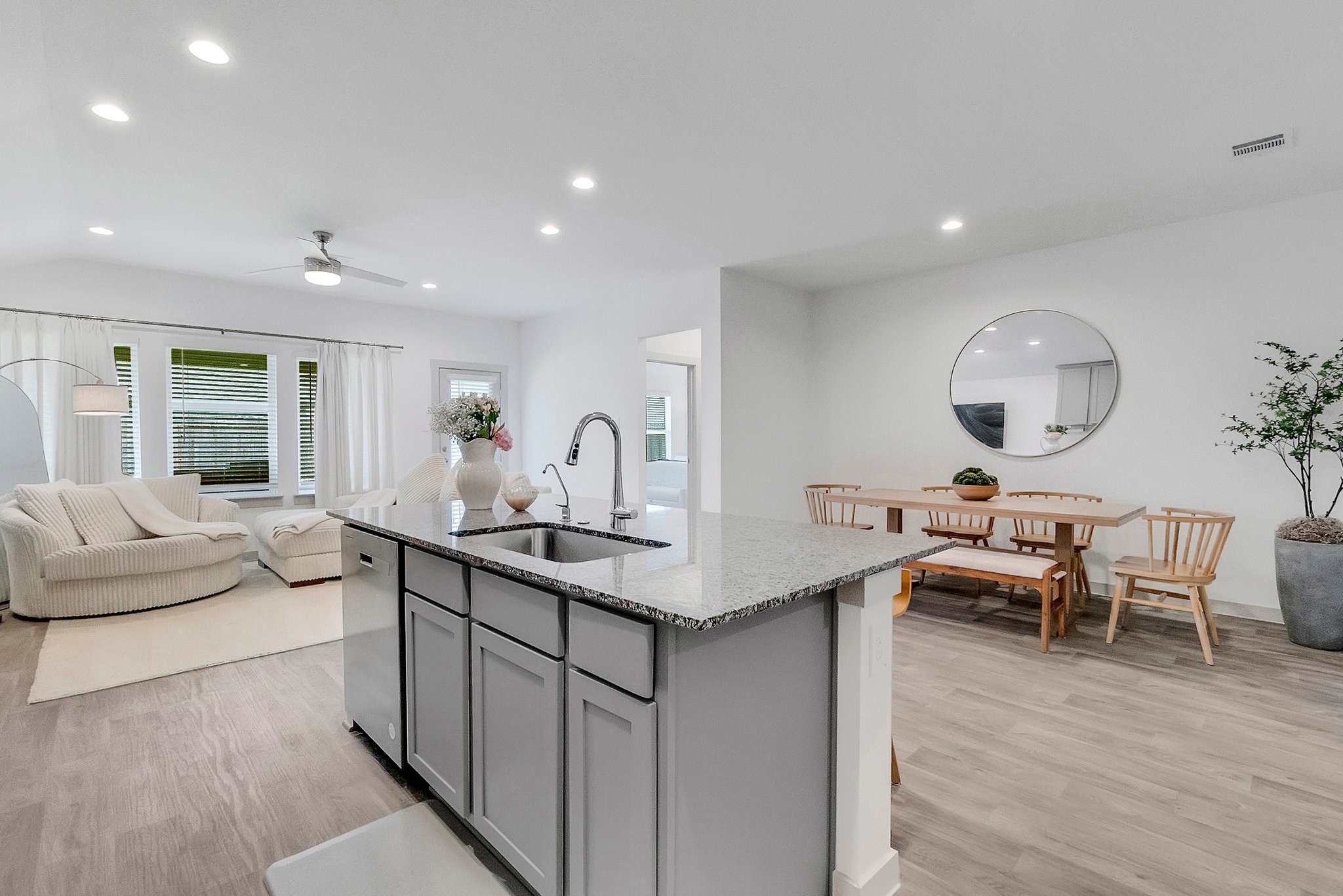 10647 Cascade Crk Drive Rosharon, TX 77583 - Photo 7 of 27 a living room with furniture a mirror and a table