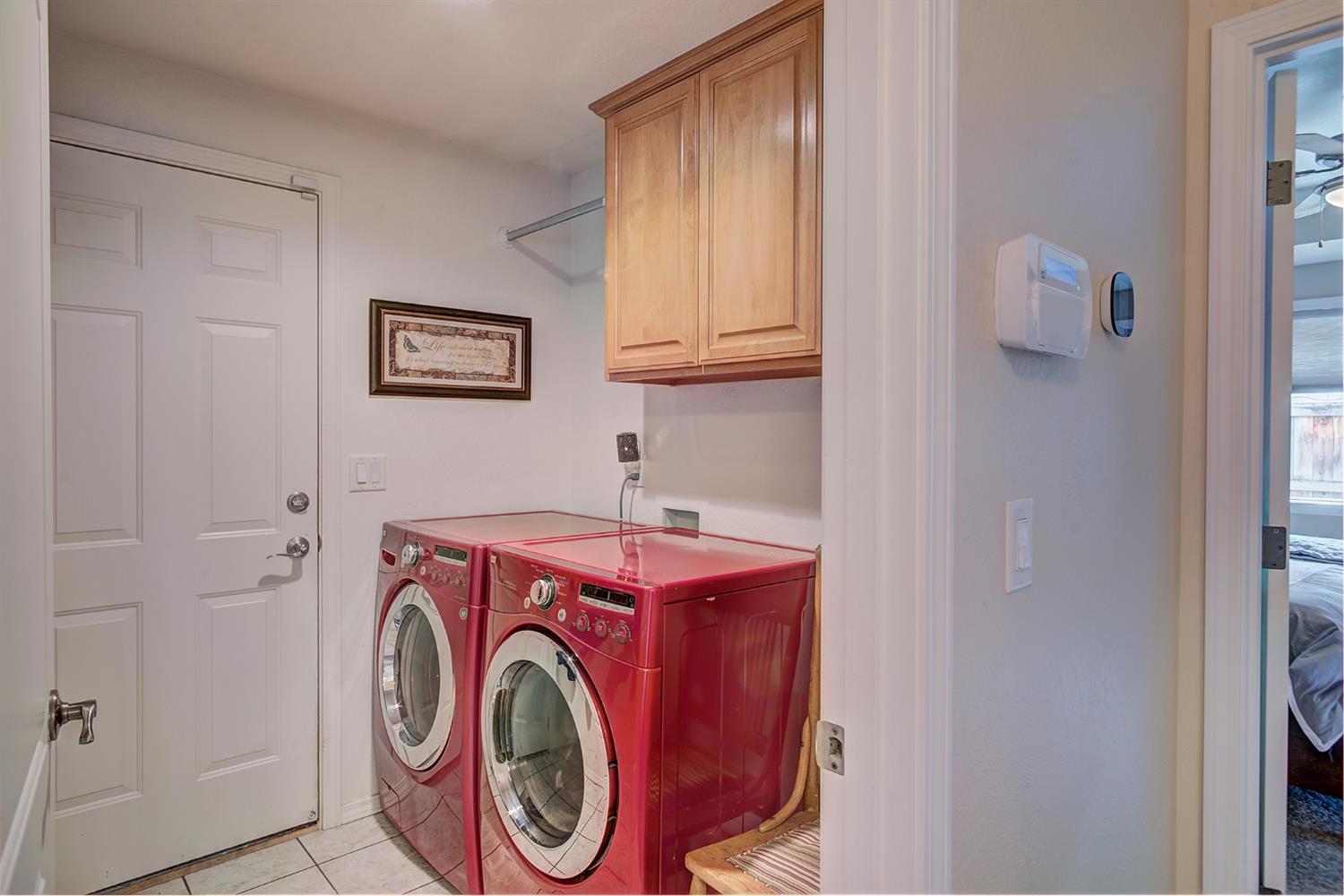 169 Orchardview Avenue Central Point, OR 97502 - Photo 22 of 28 a utility room with dryer and washer