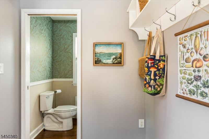 195 Stonehouse Road Bloomfield, NJ 07028 - Photo 19 of 40 Gallery Image 19