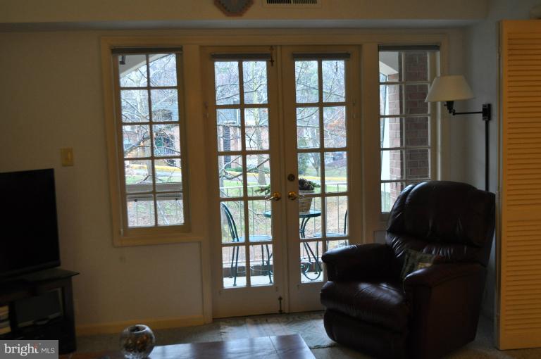 5906 Bayshire Road, Unit G Springfield, VA 22152 - Photo 20 of 26 Exterior (Front)