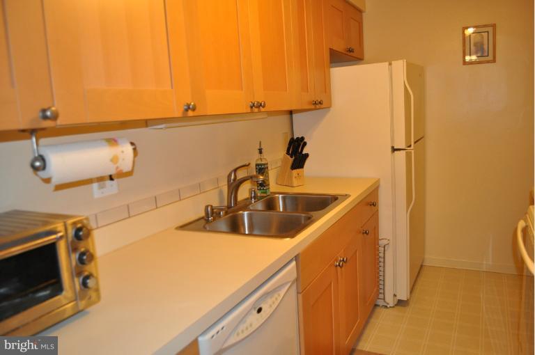 5906 Bayshire Road, Unit G Springfield, VA 22152 - Photo 23 of 26 Kitchen