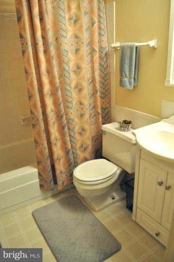 5906 Bayshire Road, Unit G Springfield, VA 22152 - Photo 24 of 26 Bath