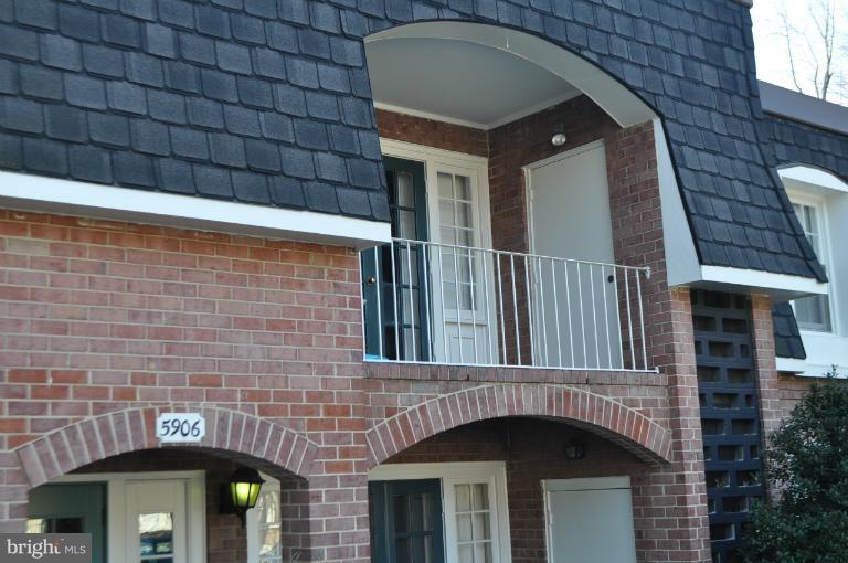 5906 Bayshire Road, Unit G Springfield, VA 22152 - Photo 26 of 26 Exterior (Front)