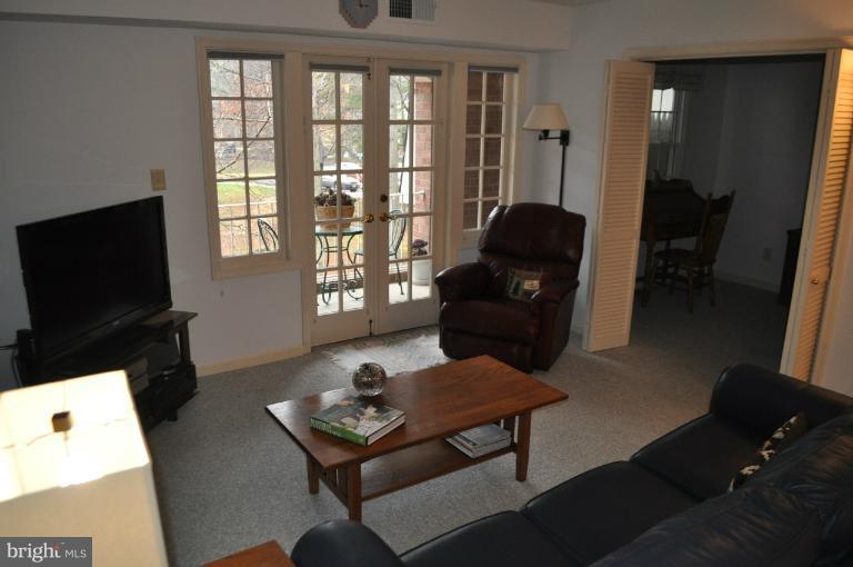 5906 Bayshire Road, Unit G Springfield, VA 22152 - Photo 6 of 26 Living Room