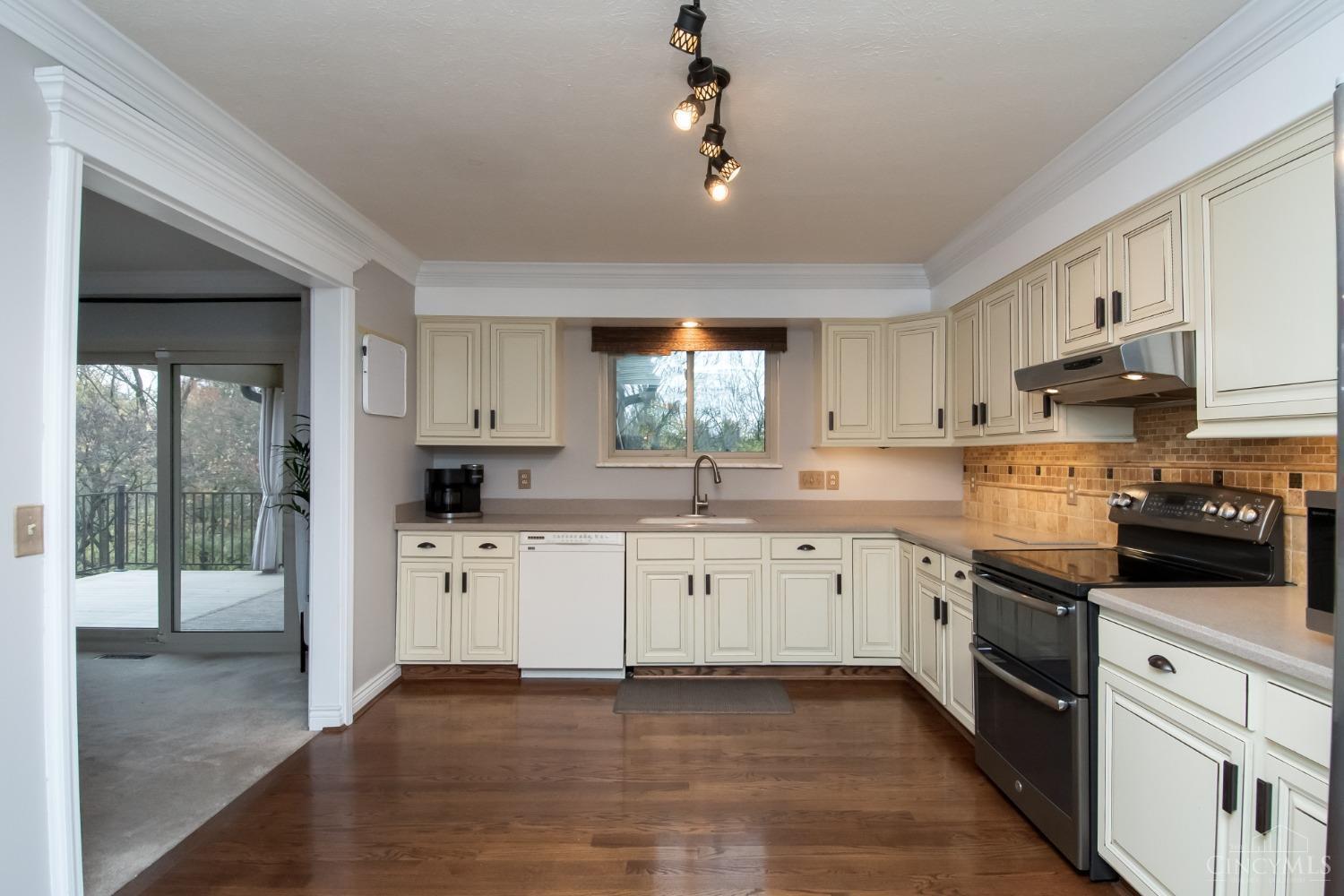 3675 Rackacres Drive Cincinnati, OH 45211 - Photo 18 of 31 Gallery Image 18
