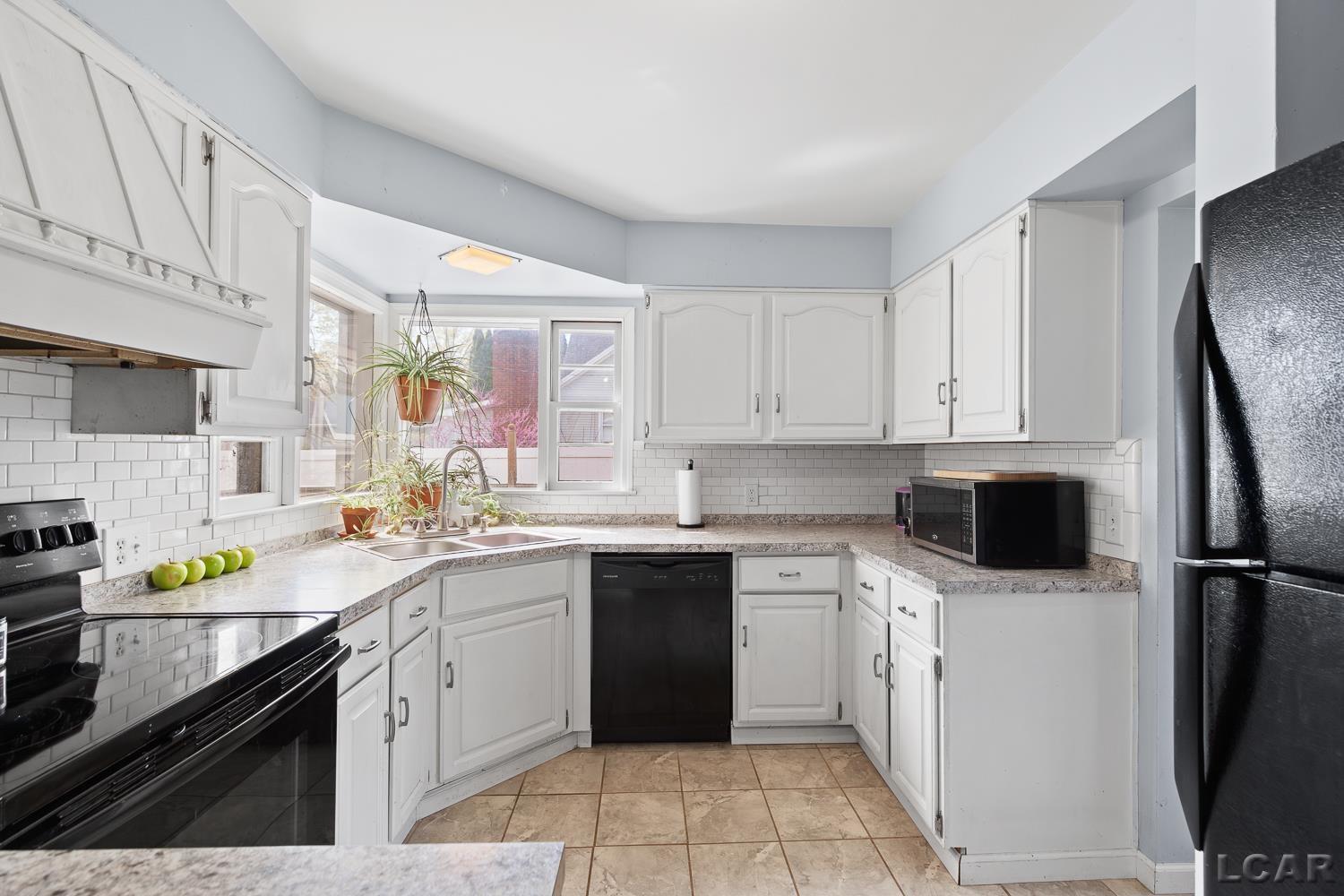 531 South Meridian Road Hudson, MI 49247 - Photo 5 of 39 50172600-fb2d6e41-7aab-4976-9a36-c2042a85c590.JPG