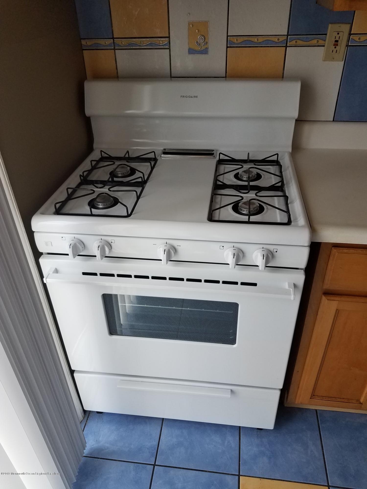 1558 Forge Pond Road Brick, NJ 08724 - Photo 7 of 20 Gas Stove