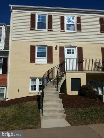 $2,350 | 165 B Leeds Court West, Warrenton, VA 20186