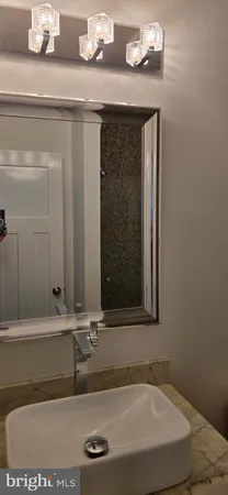 $2,350 | 165 B Leeds Court West, Warrenton, VA 20186