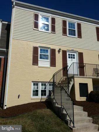 $2,350 | 165 B Leeds Court West, Warrenton, VA 20186
