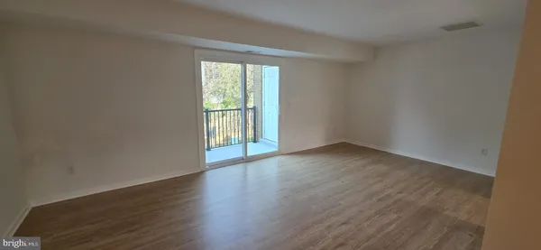 $2,350 | 165 B Leeds Court West, Warrenton, VA 20186