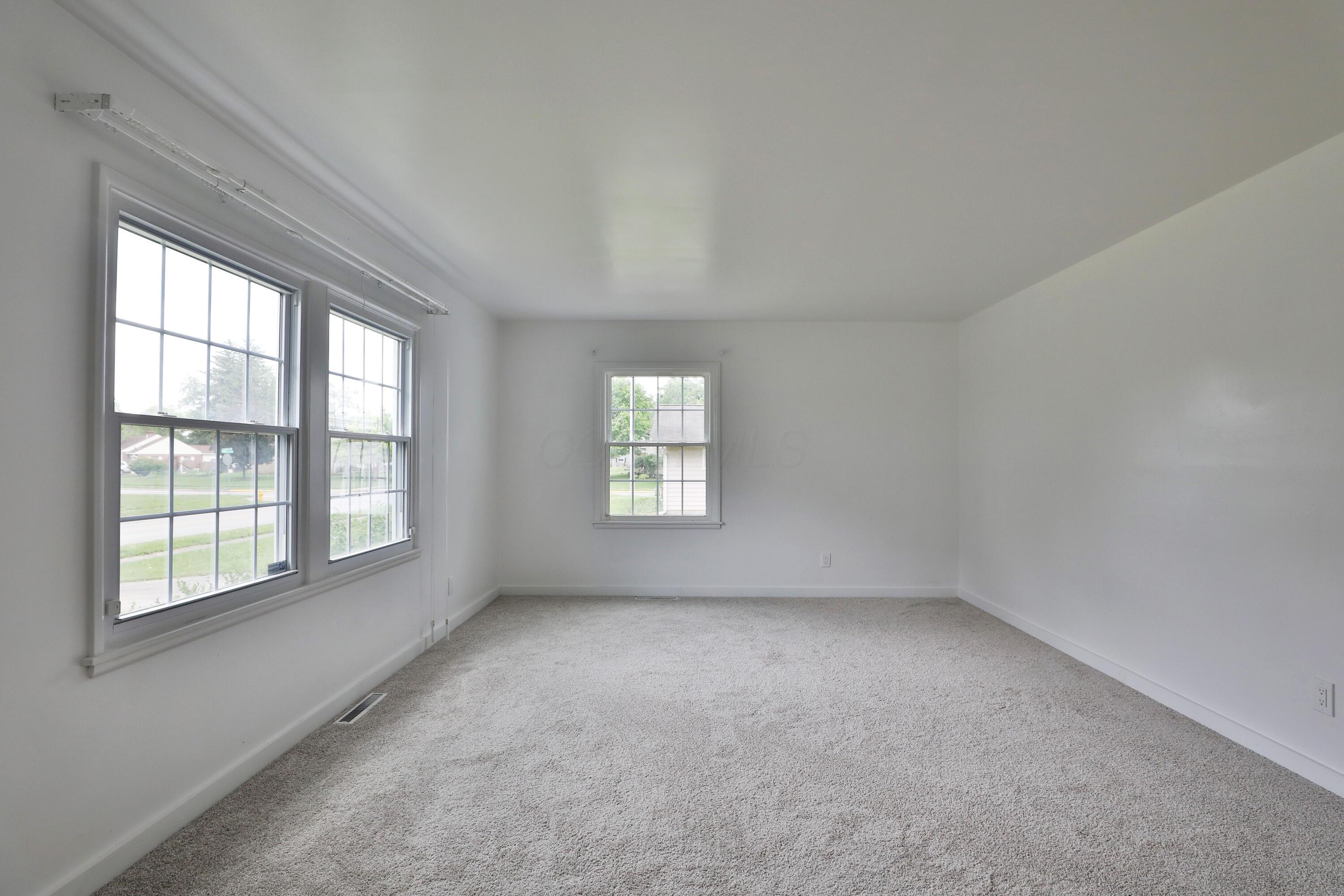 435 North Murray Hill Road Columbus, OH 43228 - Photo 5 of 33