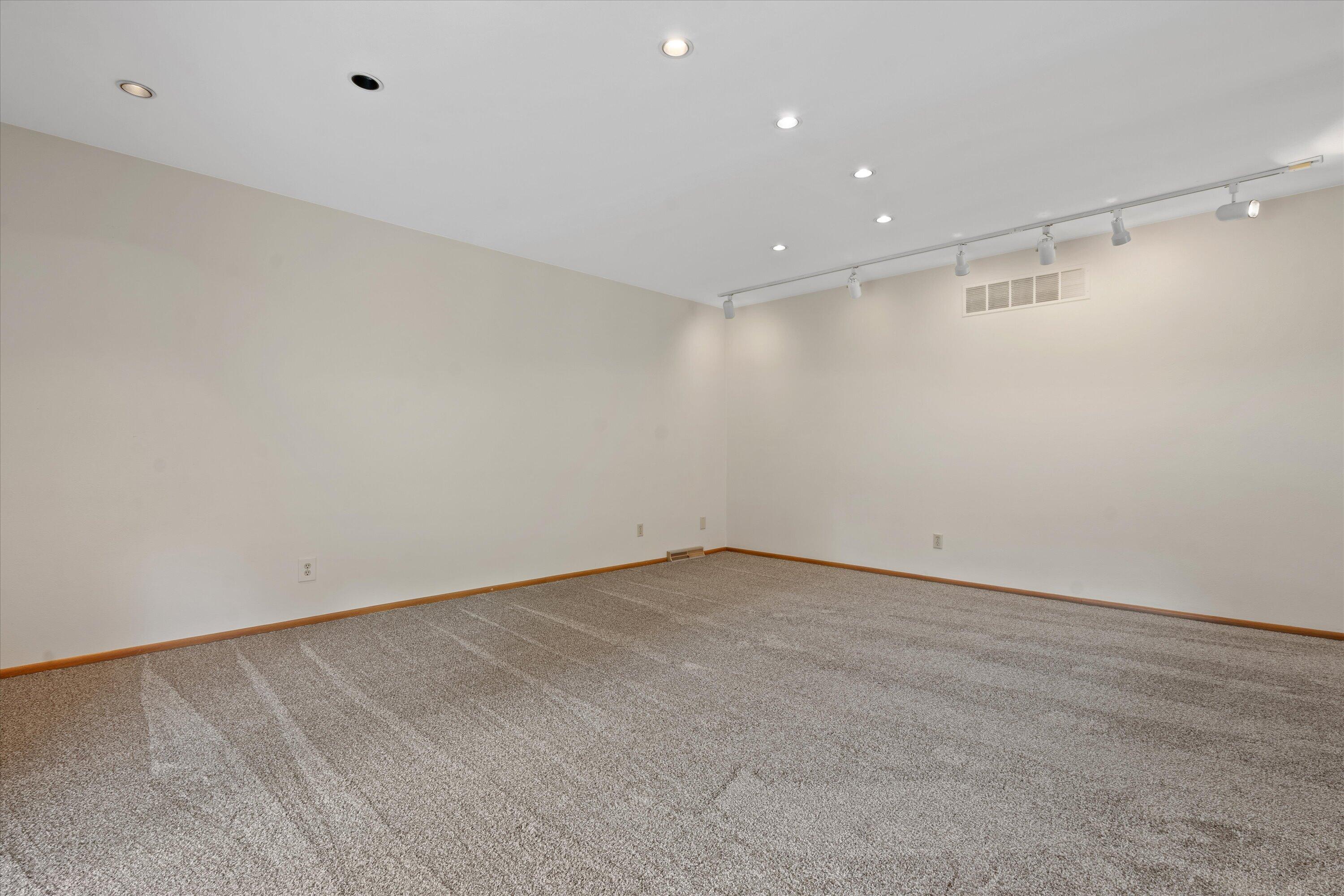 3240 South Hickory Road New Berlin, WI 53151 - Photo 11 of 37 02-DSC02532
