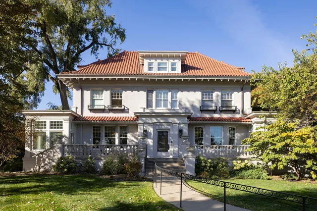 $10,500 | 2700 West Lake Of The Isles Parkway, Minneapolis, MN 55416