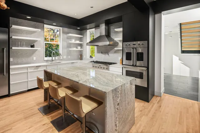 $10,500 | 2700 West Lake Of The Isles Parkway, Minneapolis, MN 55416