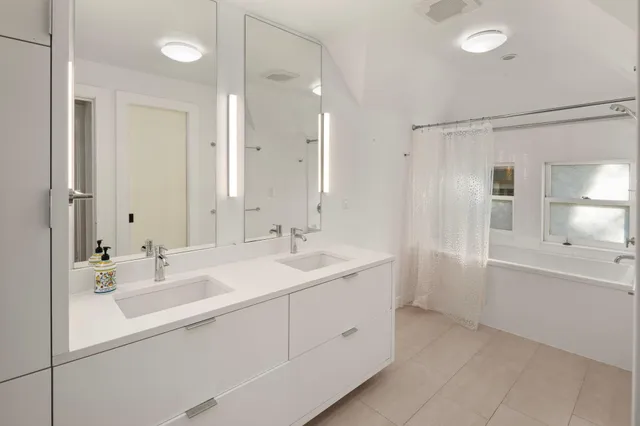 $10,500 | 2700 West Lake Of The Isles Parkway, Minneapolis, MN 55416