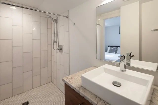 $10,500 | 2700 West Lake Of The Isles Parkway, Minneapolis, MN 55416