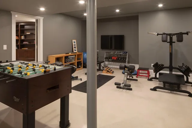 $10,500 | 2700 West Lake Of The Isles Parkway, Minneapolis, MN 55416