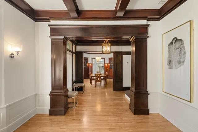 $10,500 | 2700 West Lake Of The Isles Parkway, Minneapolis, MN 55416