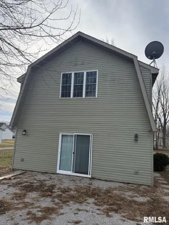 $145,000 | 112 East Grand Avenue, Owaneco, IL 62555