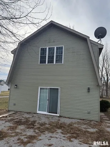 $145,000 | 112 East Grand Avenue, Owaneco, IL 62555