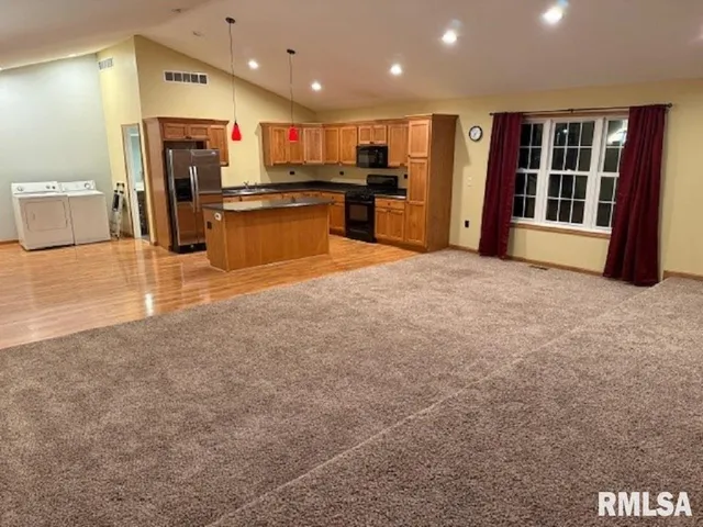 $145,000 | 112 East Grand Avenue, Owaneco, IL 62555