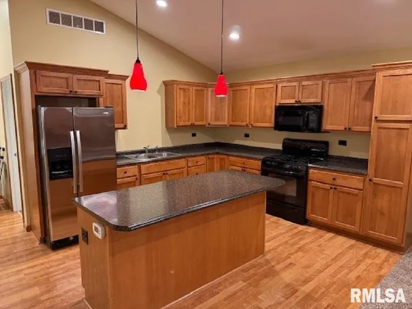 $145,000 | 112 East Grand Avenue, Owaneco, IL 62555