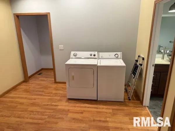 $145,000 | 112 East Grand Avenue, Owaneco, IL 62555