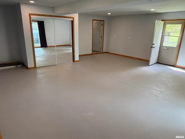 $145,000 | 112 East Grand Avenue, Owaneco, IL 62555