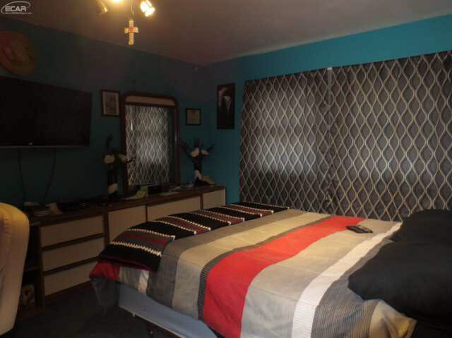 2138 Roland Avenue Flint, MI 48532 - Photo 14 of 18 21122177-13.JPG