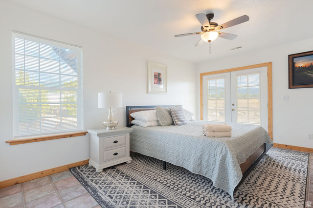 11550 Pigeon Hollow Road Spring City, UT 84662 - Photo 49 of 85 White walls with wood trim and tile flooring