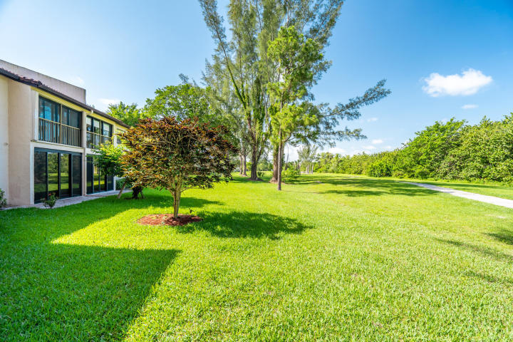 21726 Arriba Real, Unit 35F Boca Raton, FL 33433 - Photo 8 of 22 Backyard