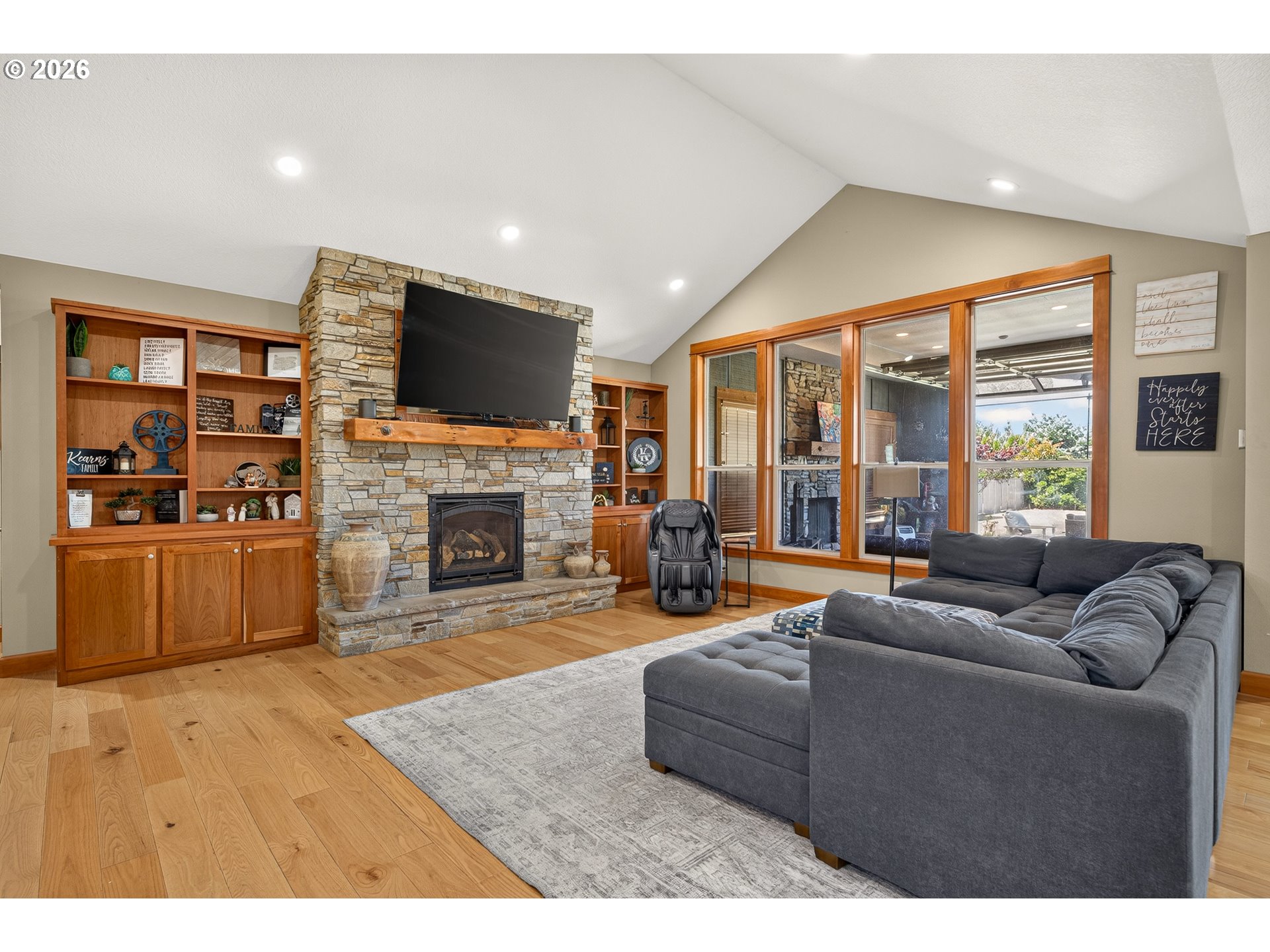 5670 Southeast Riverside Drive McMinnville, OR 97128 - Photo 7 of 48 Living Room