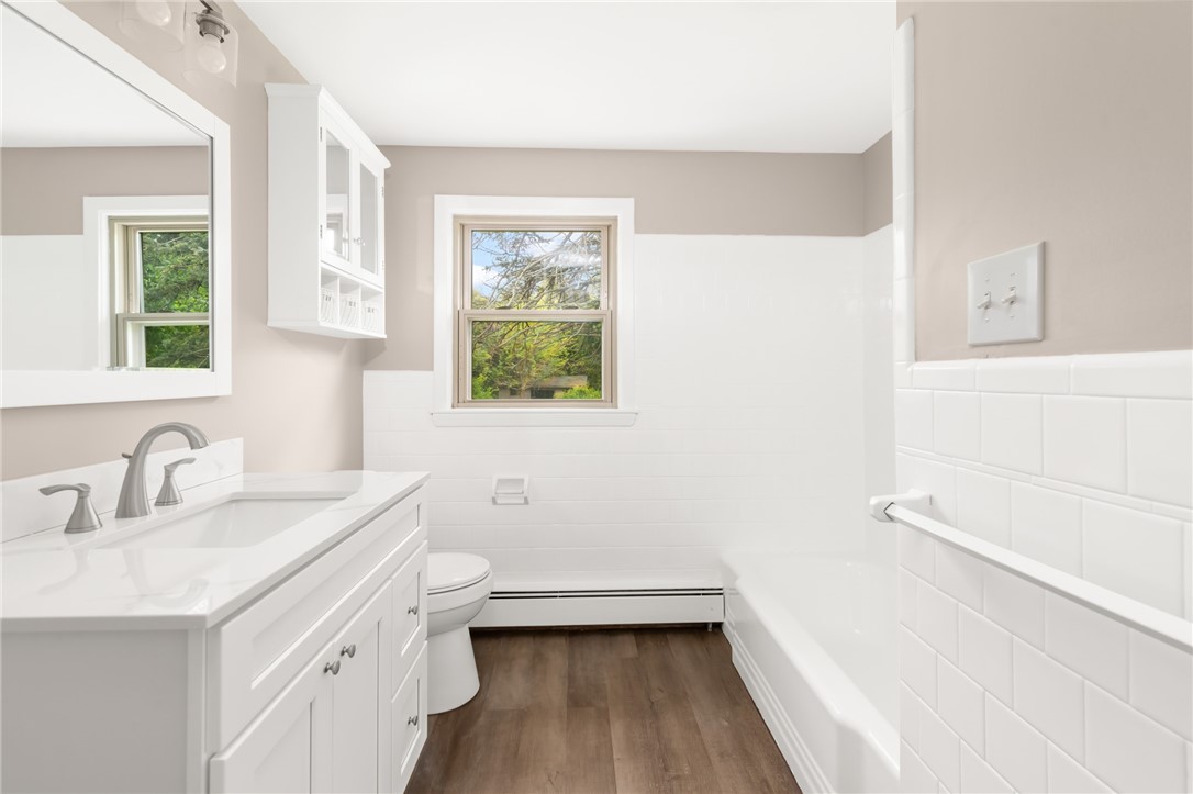 200 Glen Drive Warwick, RI 02889 - Photo 12 of 23 Full/guest bath