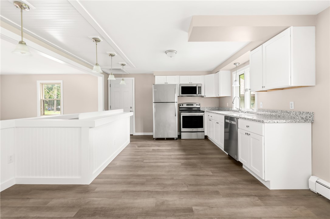 200 Glen Drive Warwick, RI 02889 - Photo 6 of 23 Kitchen with dining area