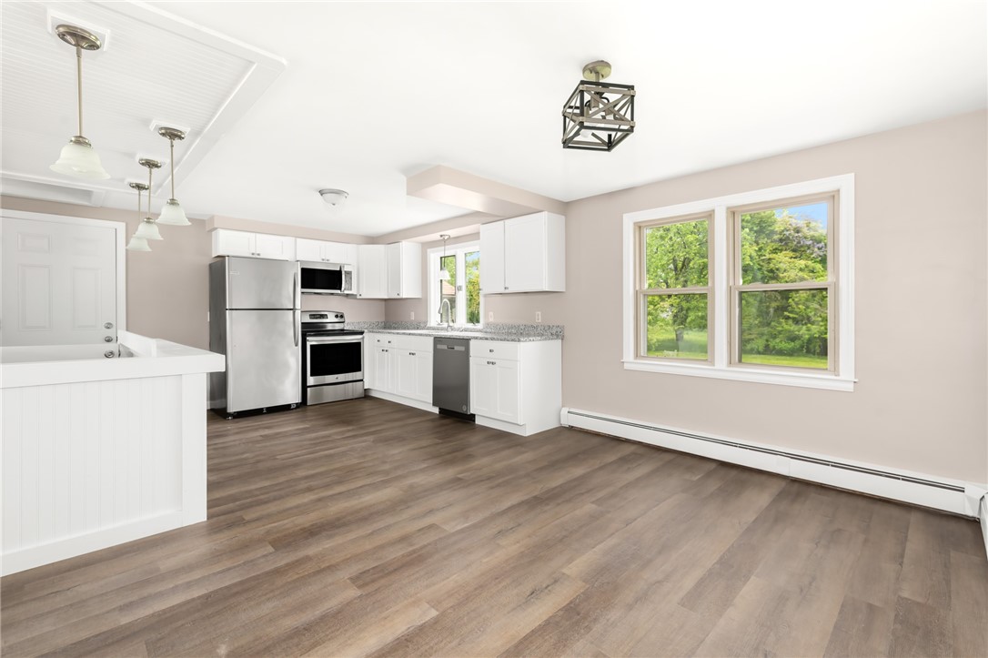 200 Glen Drive Warwick, RI 02889 - Photo 7 of 23 Kitchen with dining area