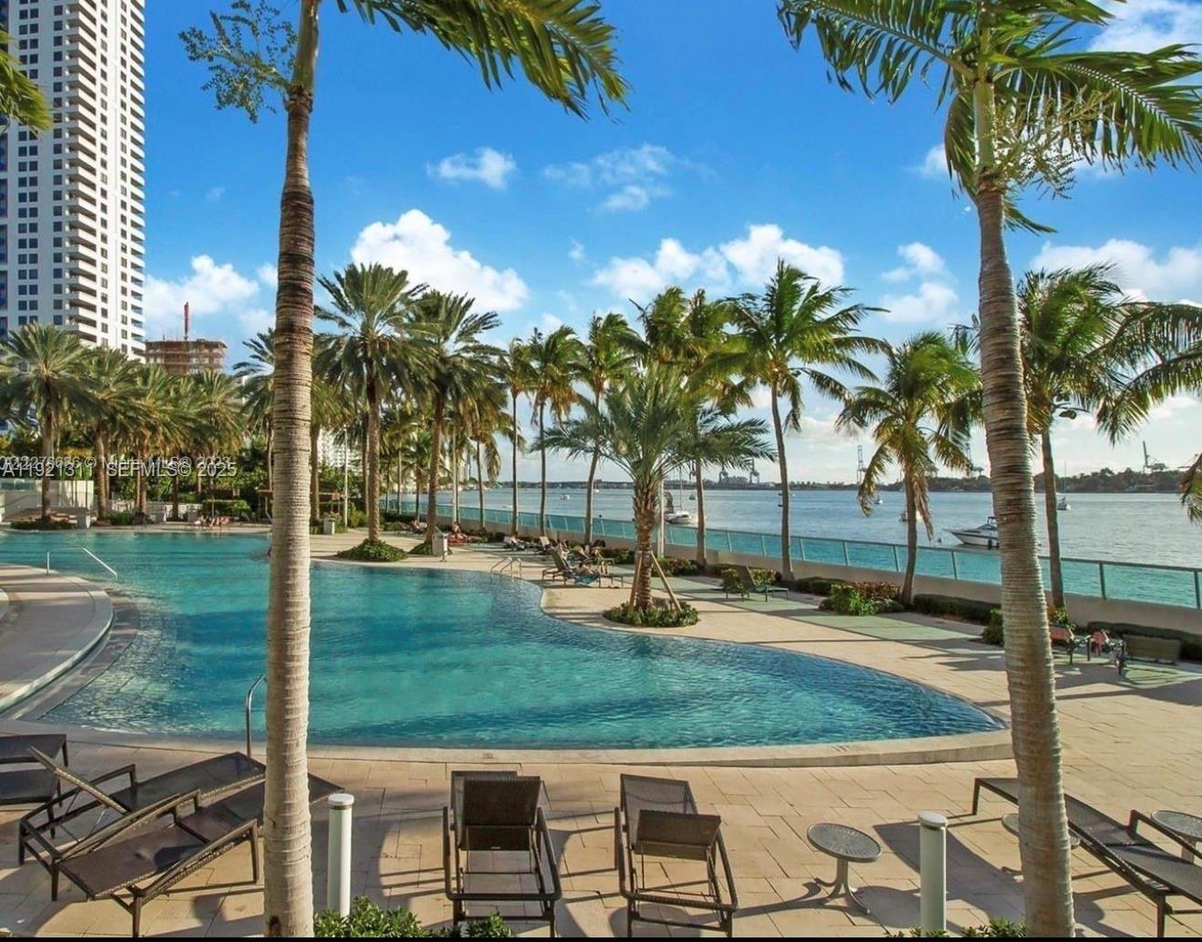 1500 Bay Road, Unit 374S Miami Beach, FL 33139 - Photo 25 of 33 a view of a park with palm trees